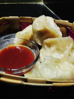व्हेज मोमोज (veg momos recipe in marathi) रेसिपी चे मुख्य फोटो