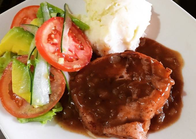 Lomo de Cerdo en salsa de tamarindo con puré de papa y ensalada Receta de  Yanedis Buelvas Guzmán- Cookpad