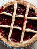 Crostata con ricotta e marmellata di visciole