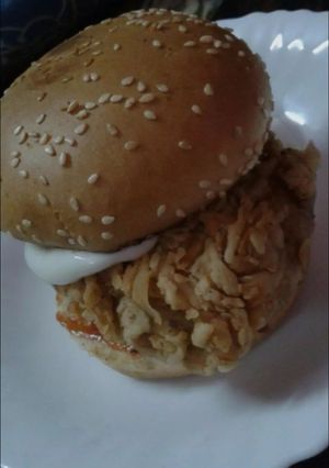 A picture of Zinger burger.