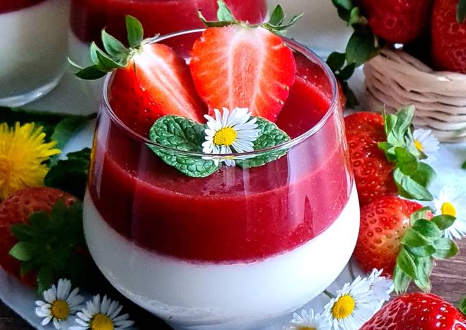 Panna Cotta La Vanille Et Son Coulis De Fraises De Turida Cookpad