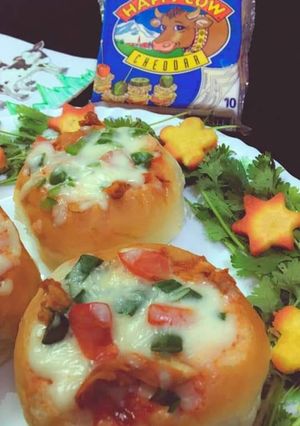 A picture of Pizza pockets.