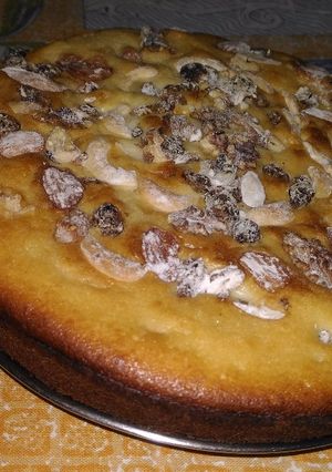 A picture of Fruit cake.