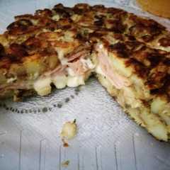 A picture of Tortilla de papa RELLENA.
