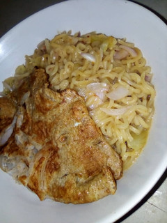 A picture of Indomie with fried egg.