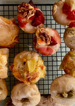 รูปของ ขนมปังFoccacia สุขภาพหน้าต่างๆ🍞🧄🍅