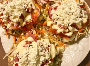 Una foto de Tostadas de carne deshebrada