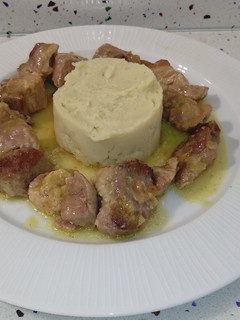 Una foto de Estofado de cerdo a la sidra con puré de patatas