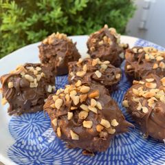 A picture of Granola and chocolate energy ball.