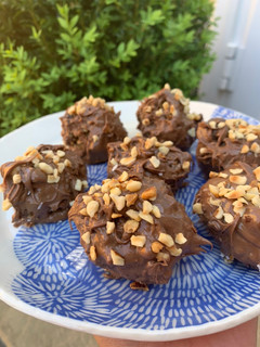 A picture of Granola and chocolate energy ball.
