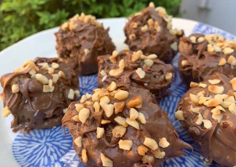 Granola and chocolate energy ball