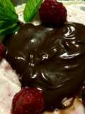 Mousse de frambuesas con base borracha de crema de cacao (Me embriaga tu boca que sabe a fresa )