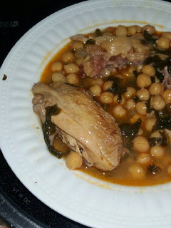 Una foto de Garbanzos con pollo y jamón