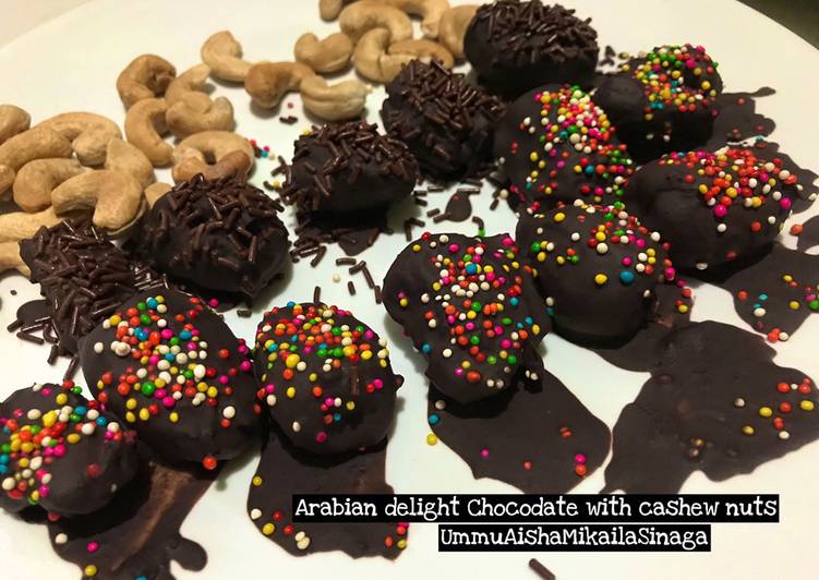 Kurma cokelat isi keju Dan mete