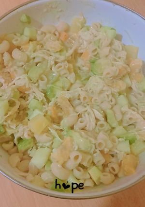 Una foto de 🥗Ensalada cremosa dulce–salada de pollo desmenuzado