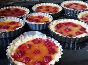 Una foto de postre royal con durazno