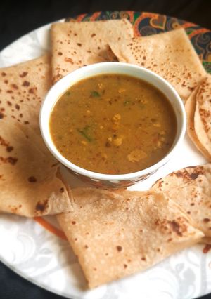 અડદ ની દાળ (Urad Dal Recipe In Gujarati) રેસીપી મુખ્ય ફોટો