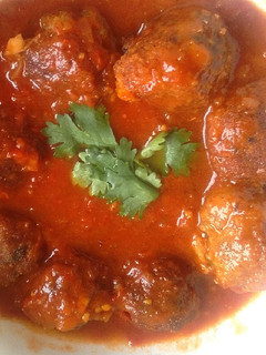 A picture of Meat balls in sauce.