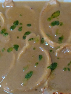 Una foto de Lomo. de cerdo, en crema fina de soja y verduras