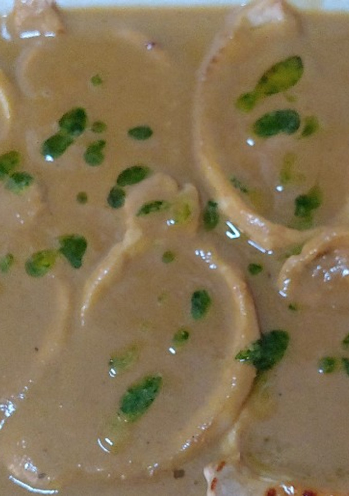 Una foto de Lomo. de cerdo, en crema fina de soja y verduras