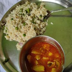 A picture of Aloo tamatar.