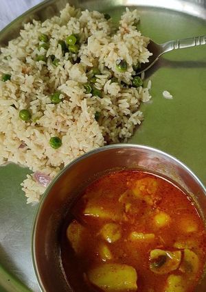 A picture of Aloo tamatar.