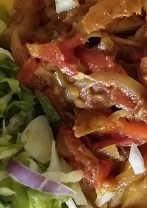A picture of Shredded chicken sauce and lettuce salad.