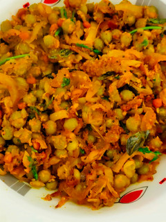 பச்சை பட்டாணி மசாலா சுண்டல் (Pachai pattani masala sundal recipe in tamil) செய்முறை முக்கிய புகைப்படம்