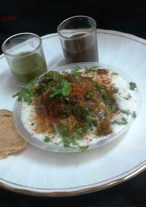 A picture of Dahi gujhiya.