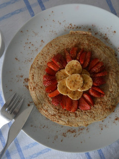 Una foto de Maxi tortita de avena con fruta y canela