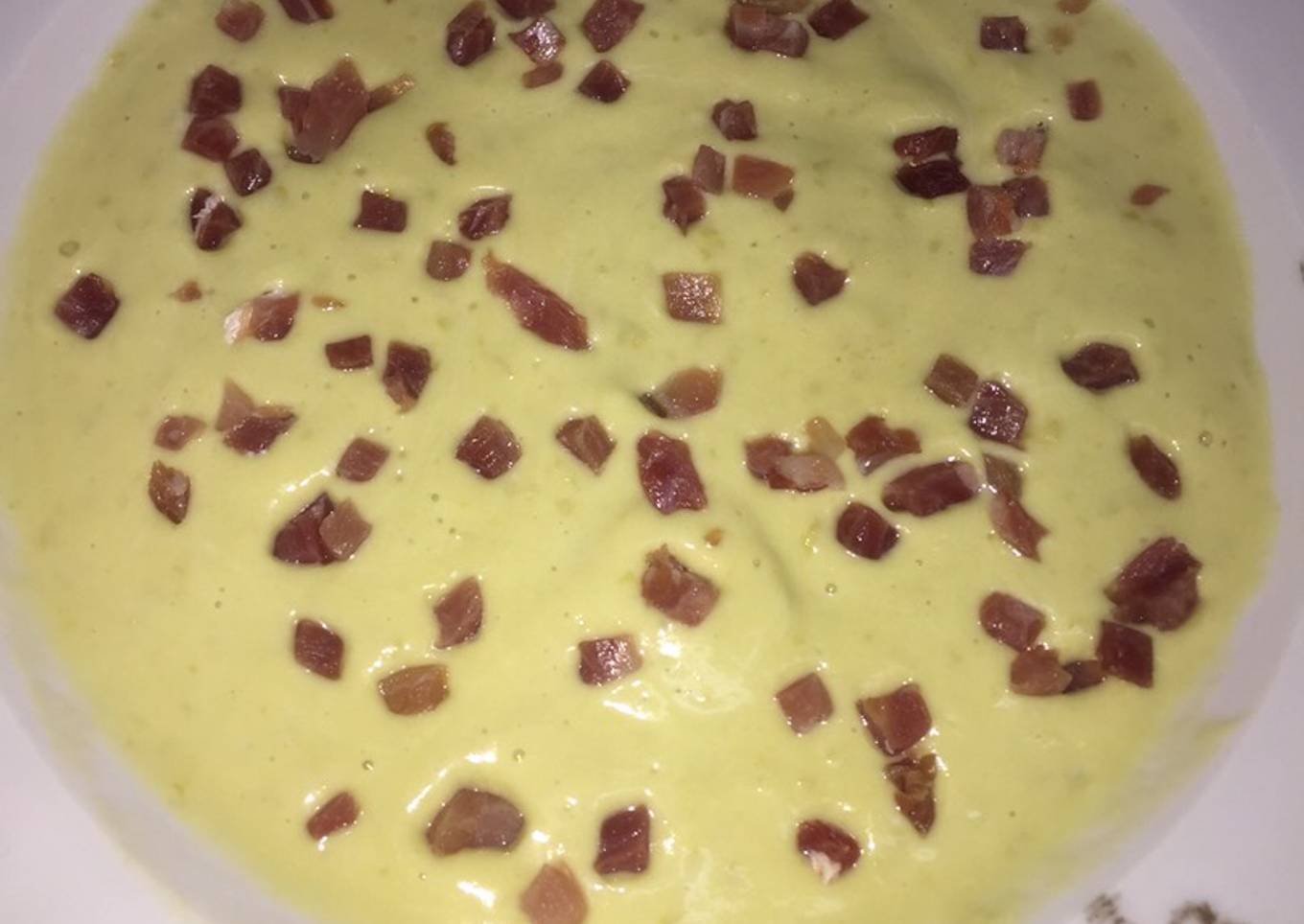 Crema de espárragos y guisantes