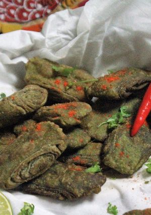 A picture of Savoury Spinach Khaja.