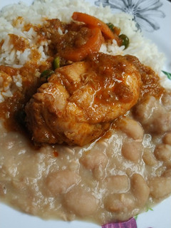Una foto de Seco de pollo a la norteña con frejoles