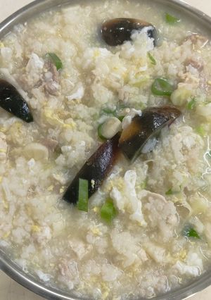 皮蛋瘦肉粥 的食譜成品照片