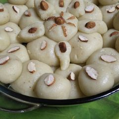 A picture of Mava laddoo.