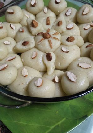 A picture of Mava laddoo.