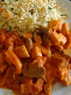 Una foto de Salteado de pollo con verduras 👍✨