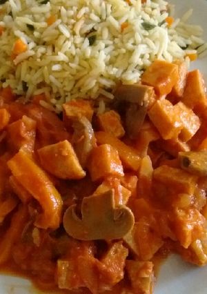 Una foto de Salteado de pollo con verduras 👍✨