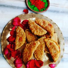 A picture of Gujiya.