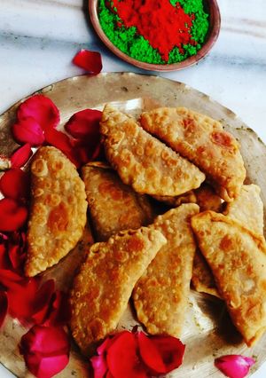 A picture of Gujiya.