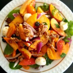 A picture of Peach and Arugla Salad for Queens.