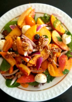 A picture of Peach and Arugla Salad for Queens.