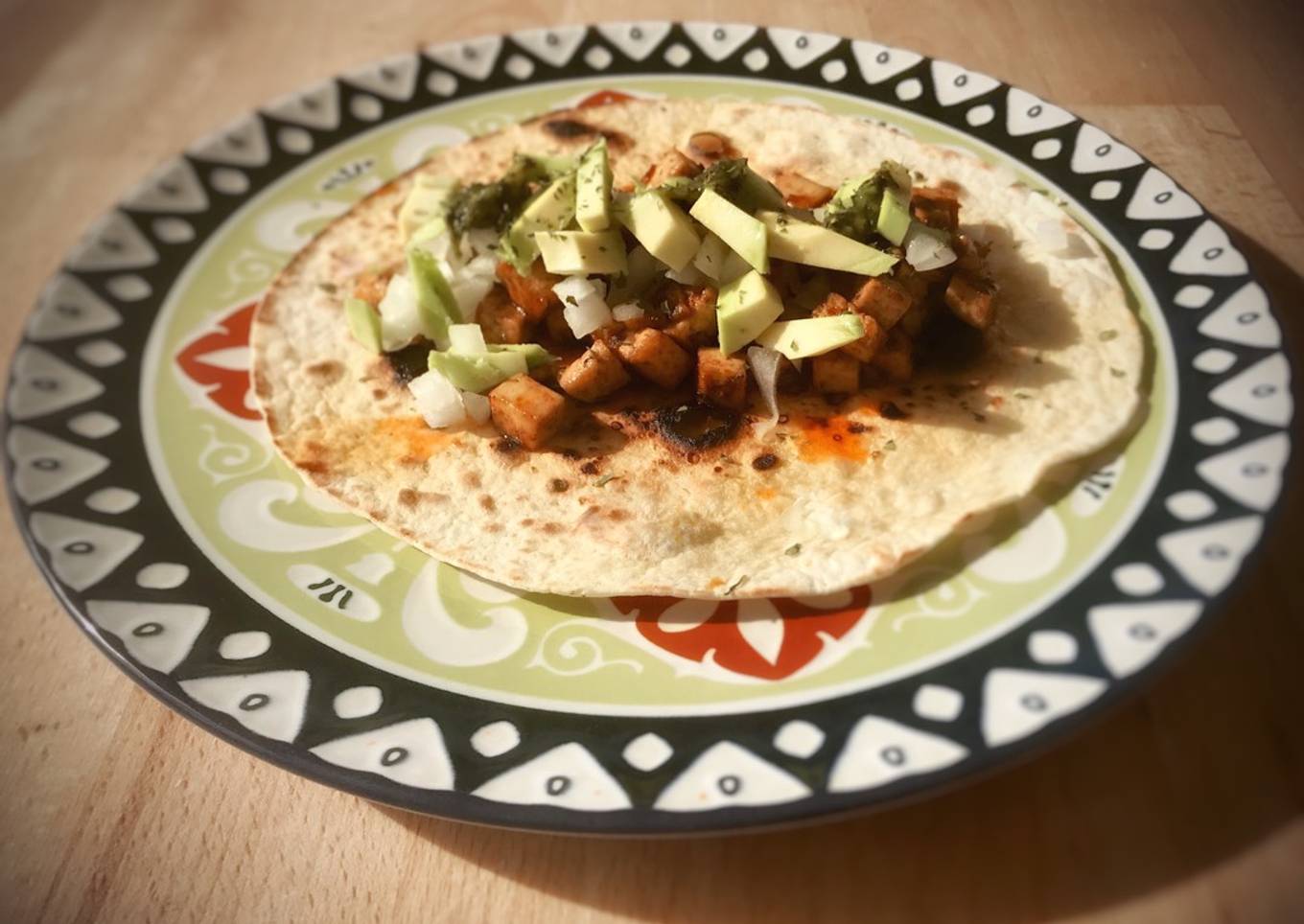 Taco mexicano vegano de tofu picante caramelizado