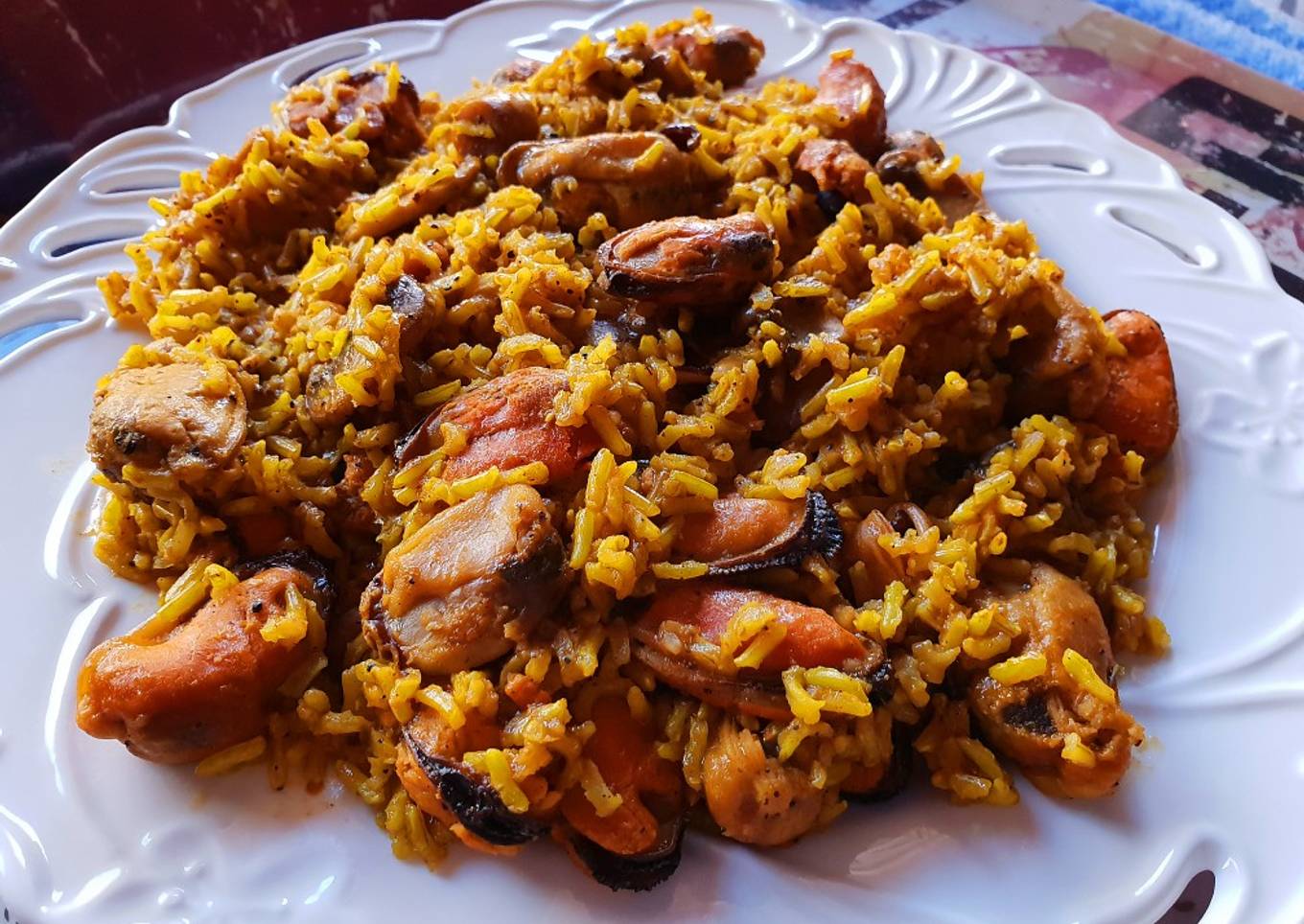 Brown rice with mushrooms and mussels