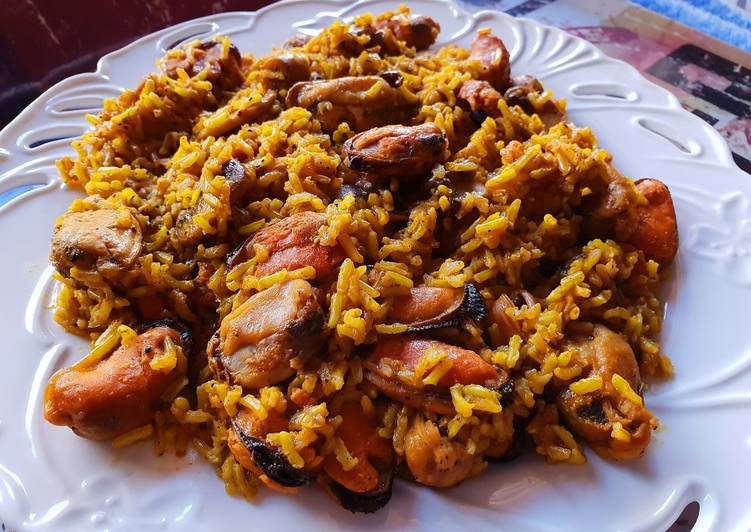 Brown rice with mushrooms and mussels Brown rice with mushrooms and mussels