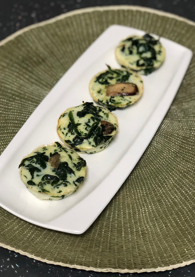 Una foto de Muffins de espinacas y setas