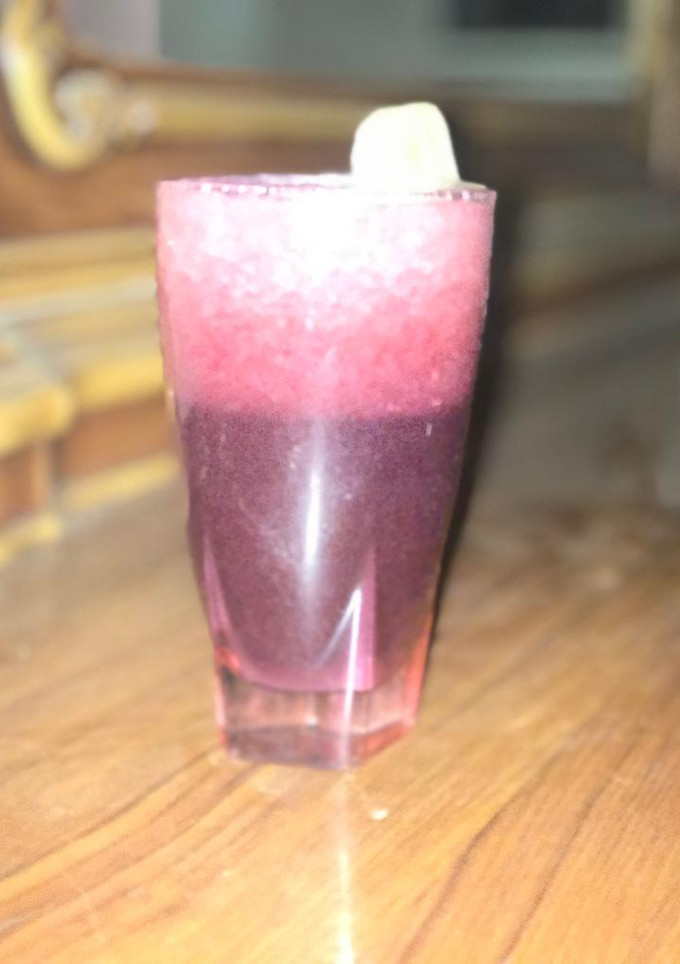 A picture of Zobo with banana.