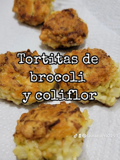 Una foto de Tortitas de brócoli y coliflor para toddlers en 3 pasos