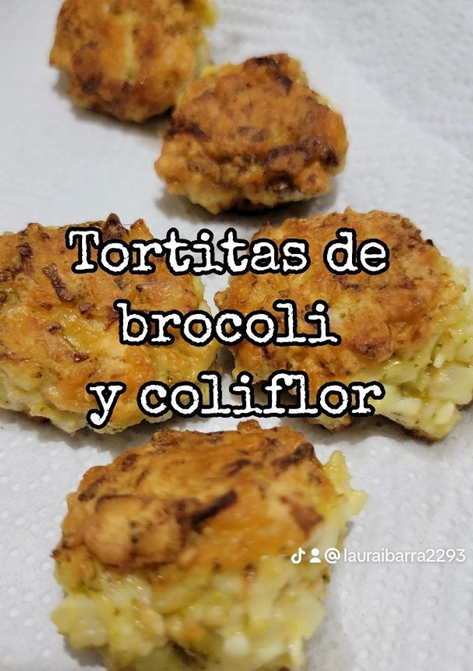 Una foto de Tortitas de brócoli y coliflor para toddlers en 3 pasos