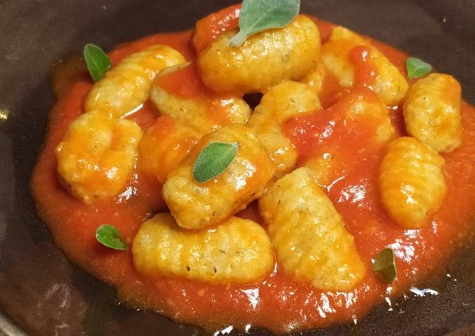 Modo semplice a Preparare Qualsiasi notte della settimana Gnocchi di polenta,con passata di ciliegini